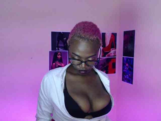 PinkDomina01 webcam