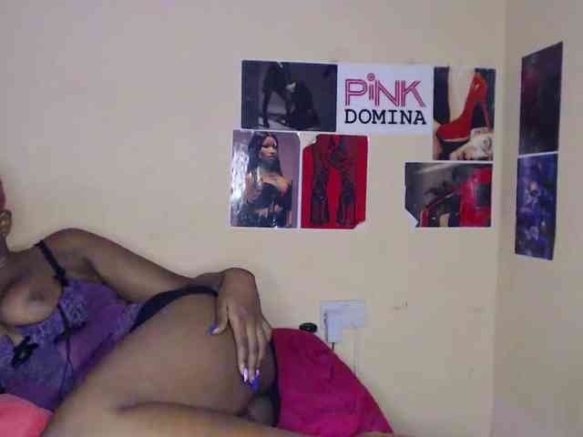 PinkDomina01 webcam