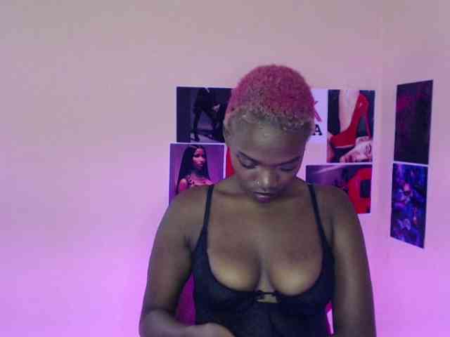 PinkDomina01 webcam