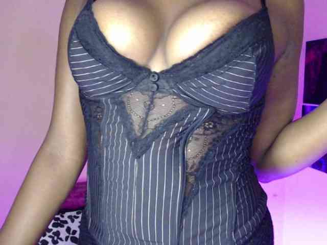 PinkDomina01 webcam