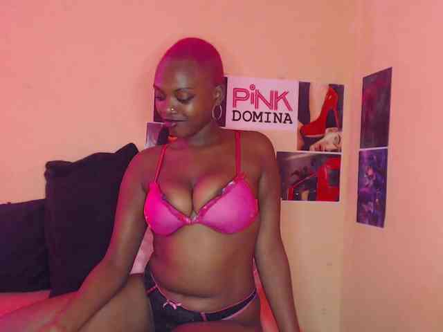 PinkDomina01 webcam