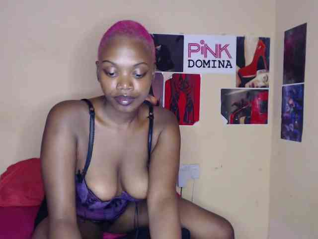 PinkDomina01 webcam