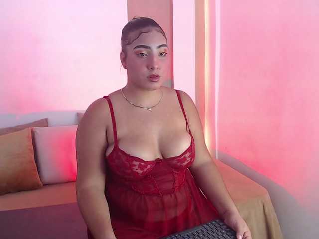 Sophia-curvy1 webcam