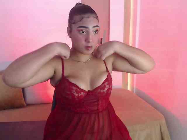 Sophia-curvy1 webcam