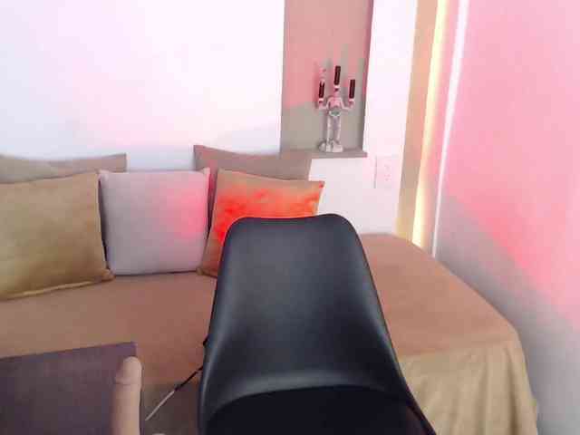 Sophia-curvy1 webcam