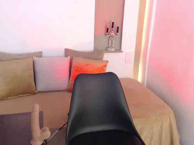 Sophia-curvy1 webcam