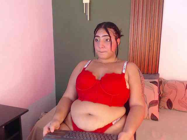 Sophia-curvy1 webcam