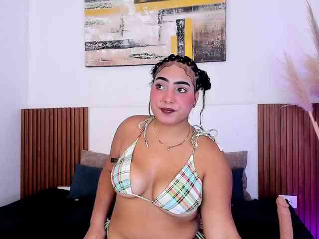 Sophia-curvy1 webcam