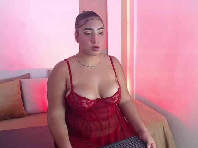 Sophia-curvy1 webcam