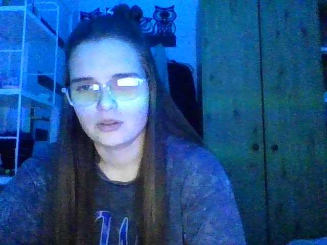 CherryVix's BongaCams show and profile