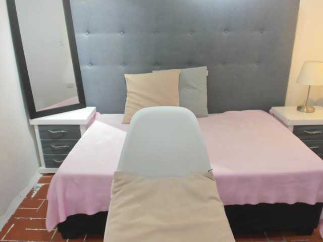 chaneelstark's BongaCams show and profile