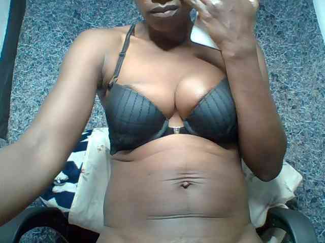 Queenyann webcam