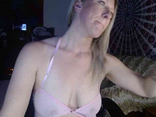 kellywildnnout webcam