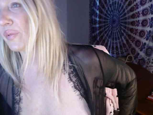 kellywildnnout webcam