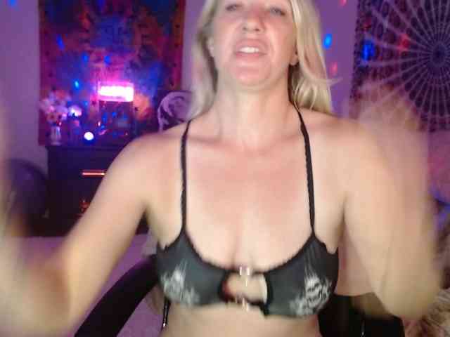 kellywildnnout webcam