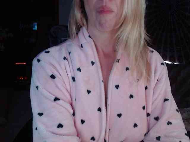 kellywildnnout webcam