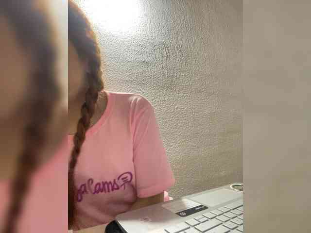 Pamela-Velvet webcam