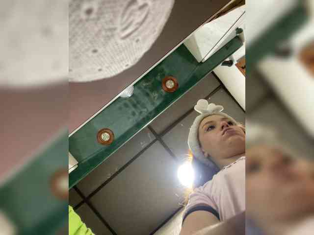 Pamela-Velvet webcam