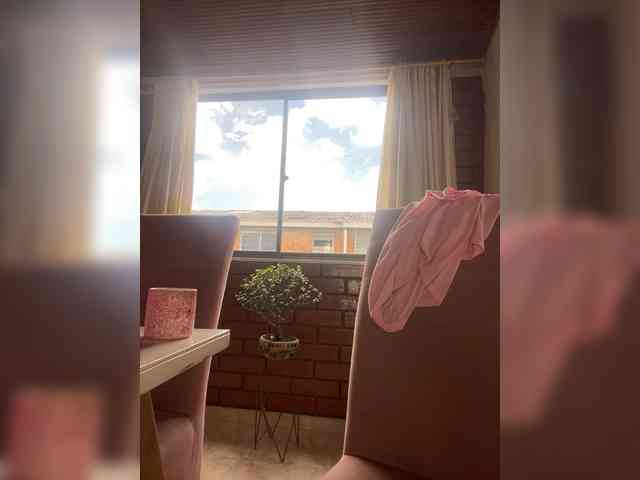 Pamela-Velvet webcam