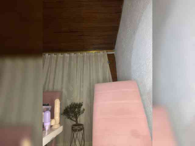 Pamela-Velvet webcam