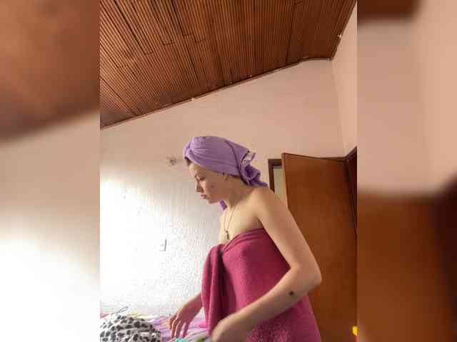 Pamela-Velvet webcam