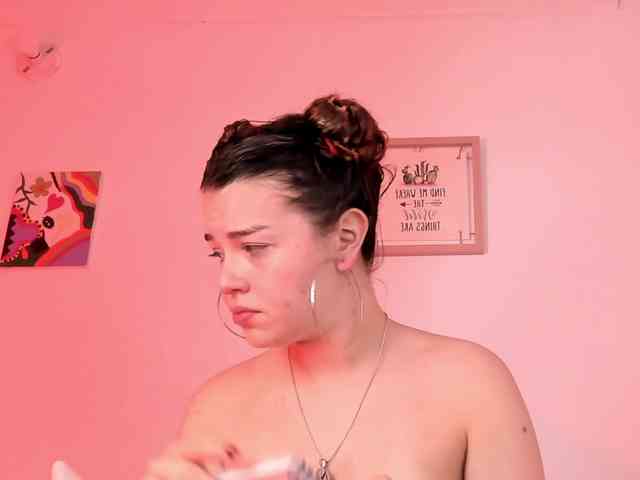 Pamela-Velvet webcam