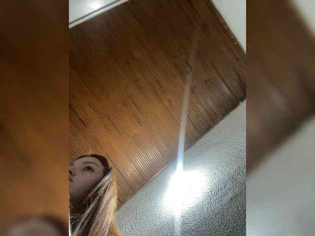 Pamela-Velvet webcam