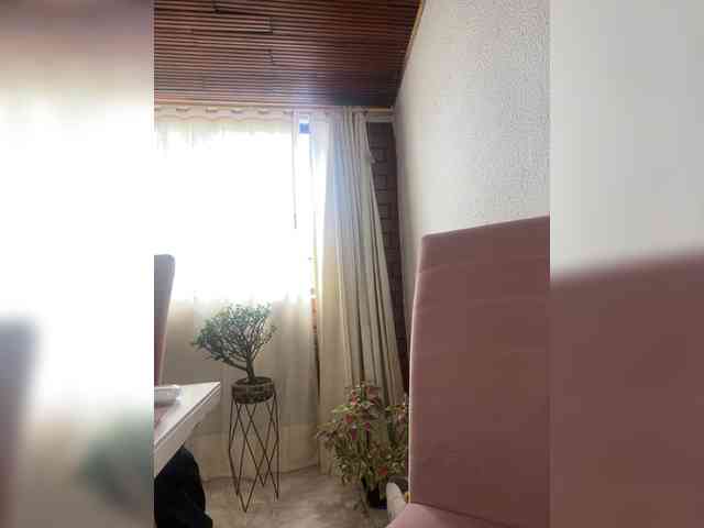 Pamela-Velvet webcam