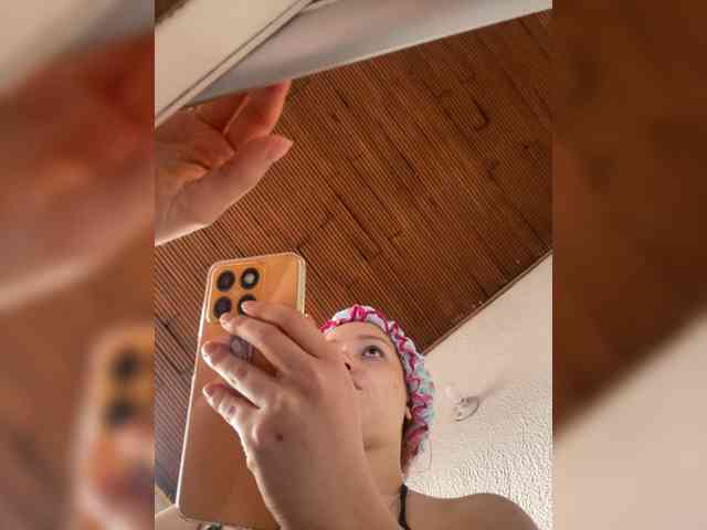 Pamela-Velvet webcam