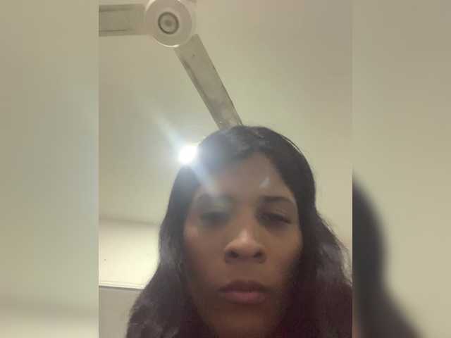 go to chat with Nikhollhottt