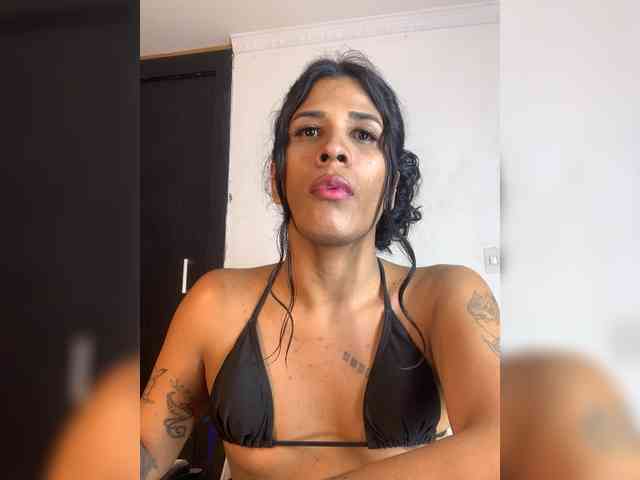 Nikhollhottt Live Webcam on BongaCams