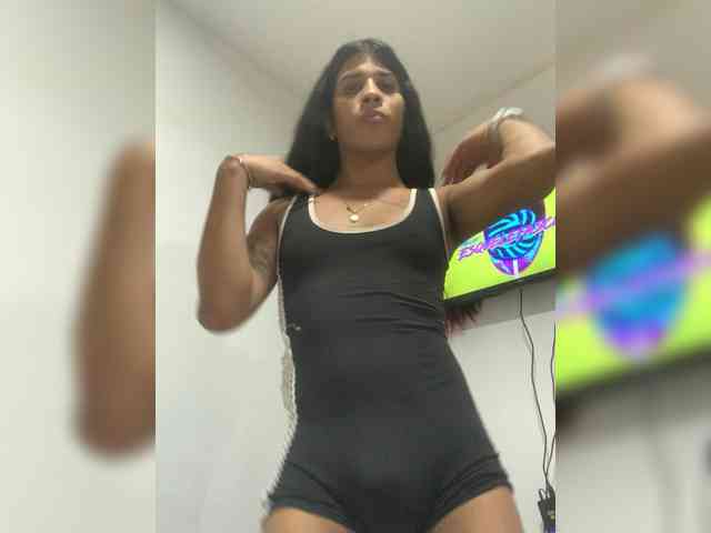 Nikhollhottt Live Webcam on BongaCams