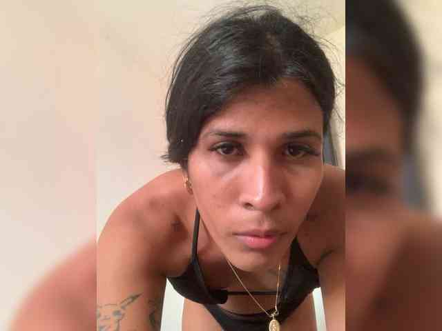 Nikhollhottt Live Webcam on BongaCams