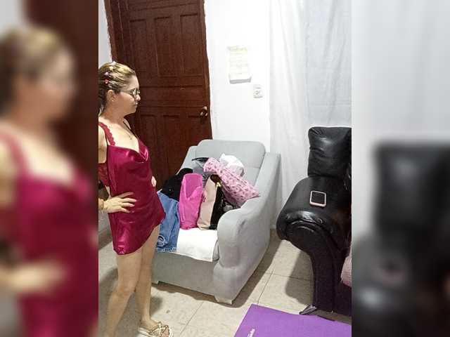 go to chat with AfroditaMilf69