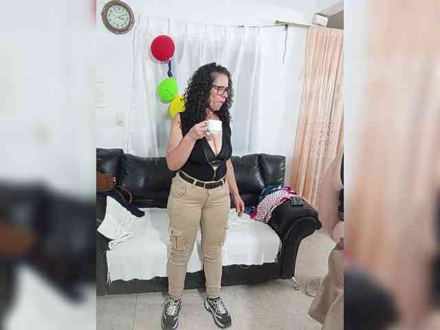 AfroditaMilf69 webcam