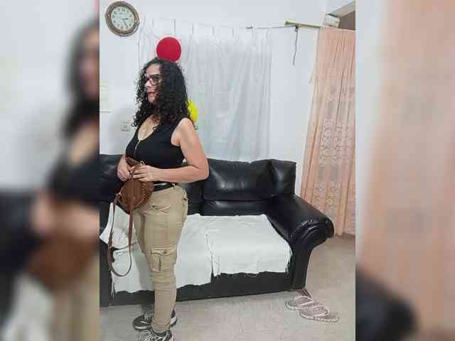 AfroditaMilf69 webcam