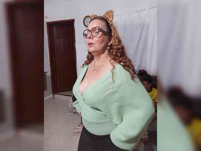 AfroditaMilf69 webcam