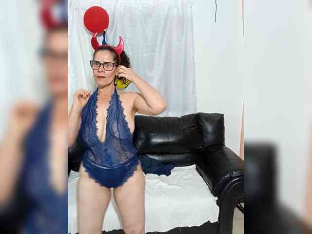 AfroditaMilf69 webcam