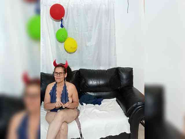 AfroditaMilf69 webcam