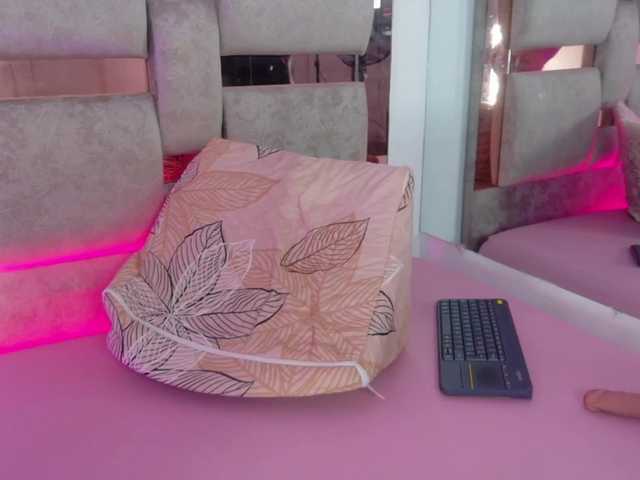  Malia-Brown1 chat room