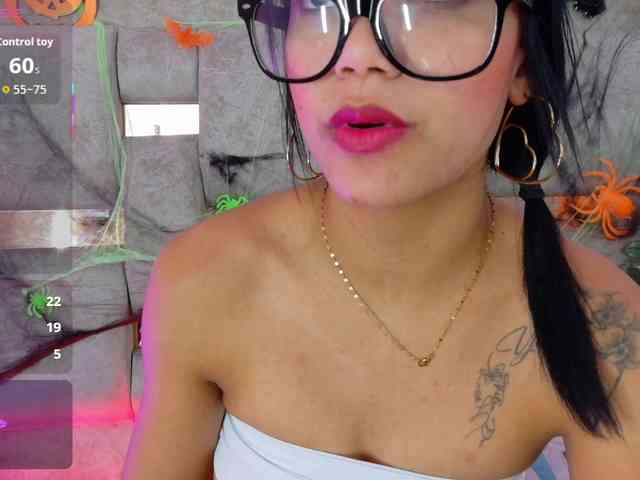 Malia-Brown1 webcam