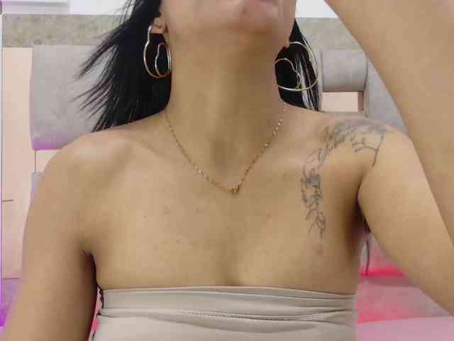 Malia-Brown1 webcam