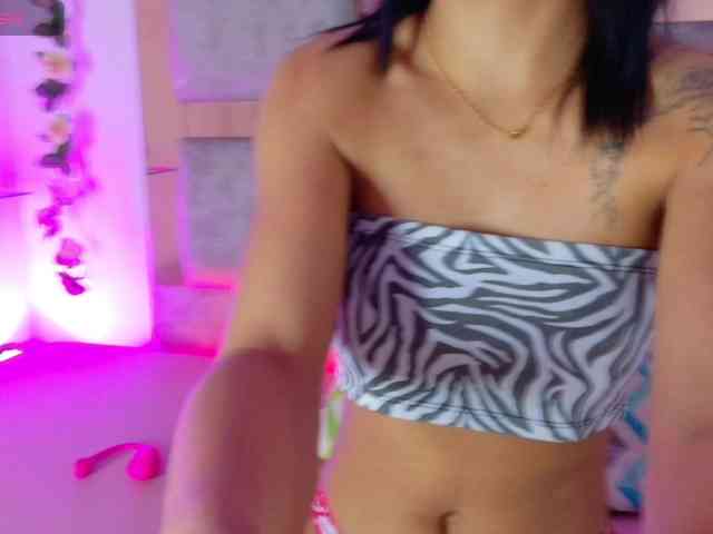 Malia-Brown1 webcam