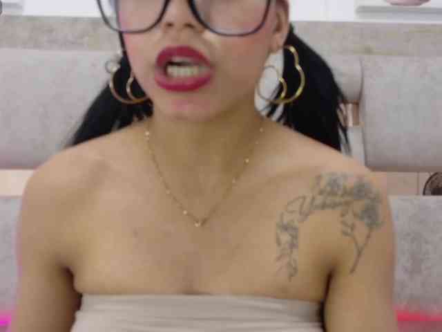 Malia-Brown1 webcam