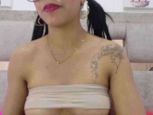 Malia-Brown1 webcam