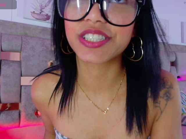 Malia-Brown1 webcam