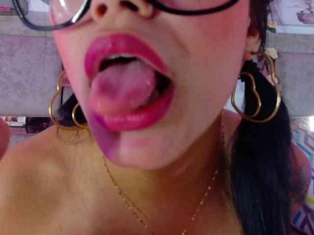 Malia-Brown1 webcam