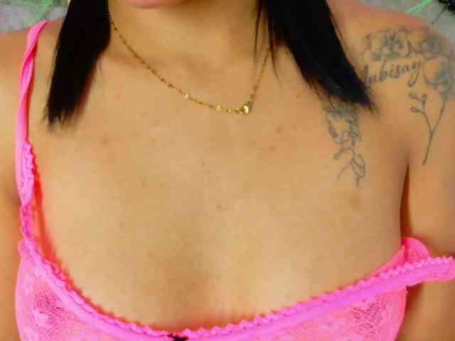Malia-Brown1 webcam