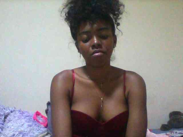 SexyFrenchDoll webcam