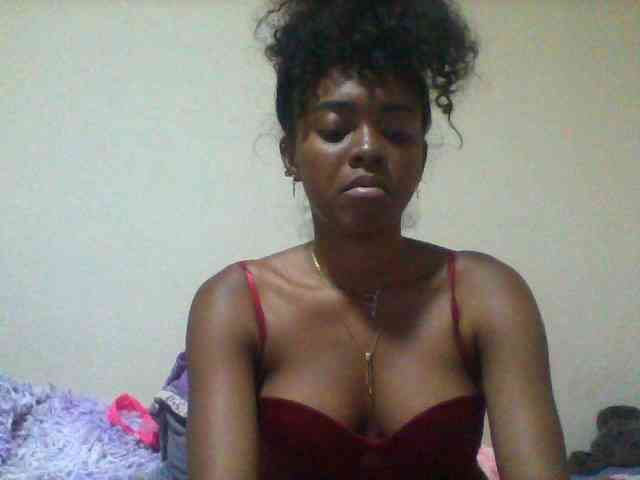 SexyFrenchDoll webcam